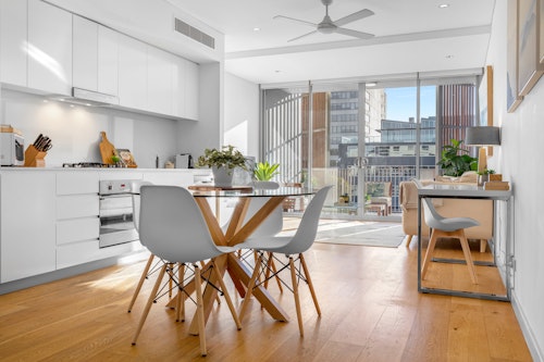 Dining - One Bedroom Apartment - Urban Rest - Waterloo St Apartments - Sydney