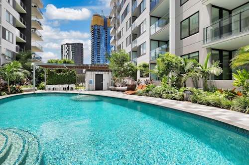 Pool - Halo Apartments - Brisbane - Urban Rest