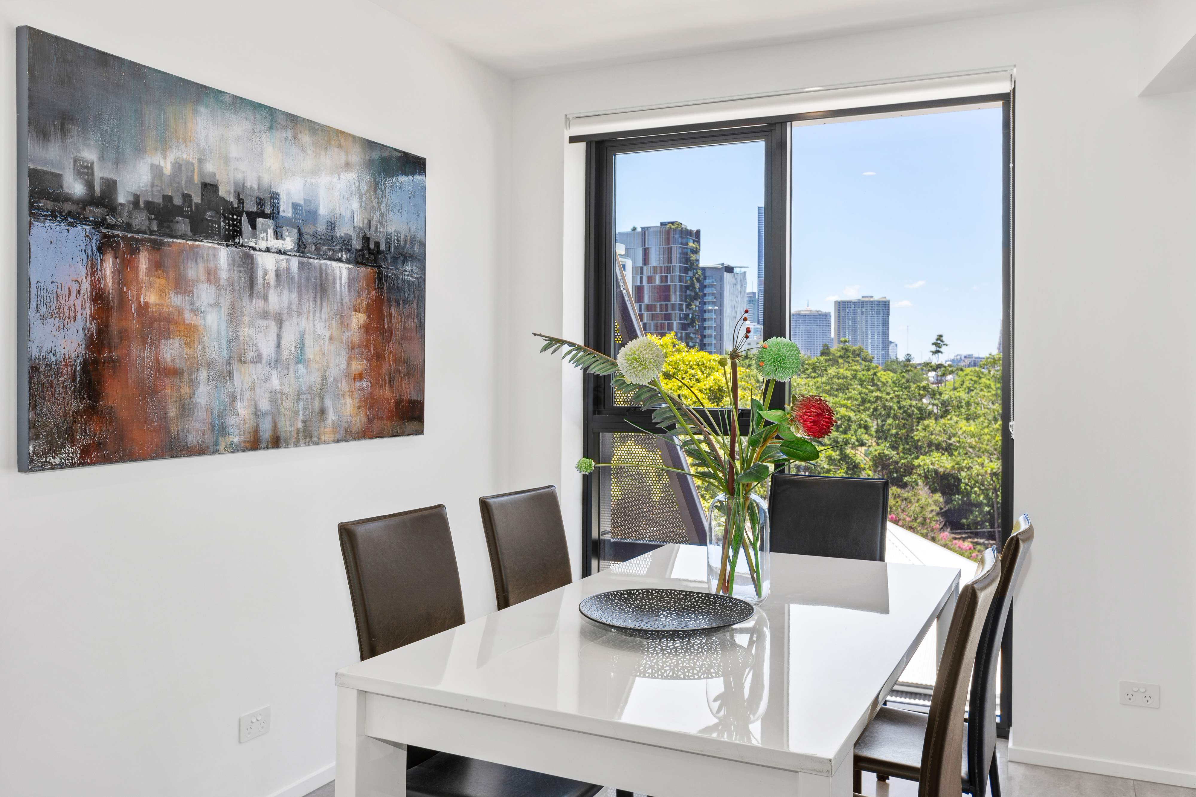 Dining - Three Bedroom Apartment - Urban Rest - The Monterey Apartments - Brisbane
