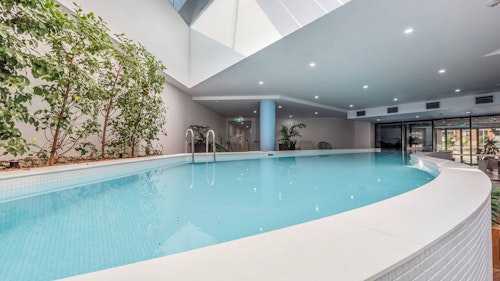 urban-rest-kerridge-street-apartments-pool