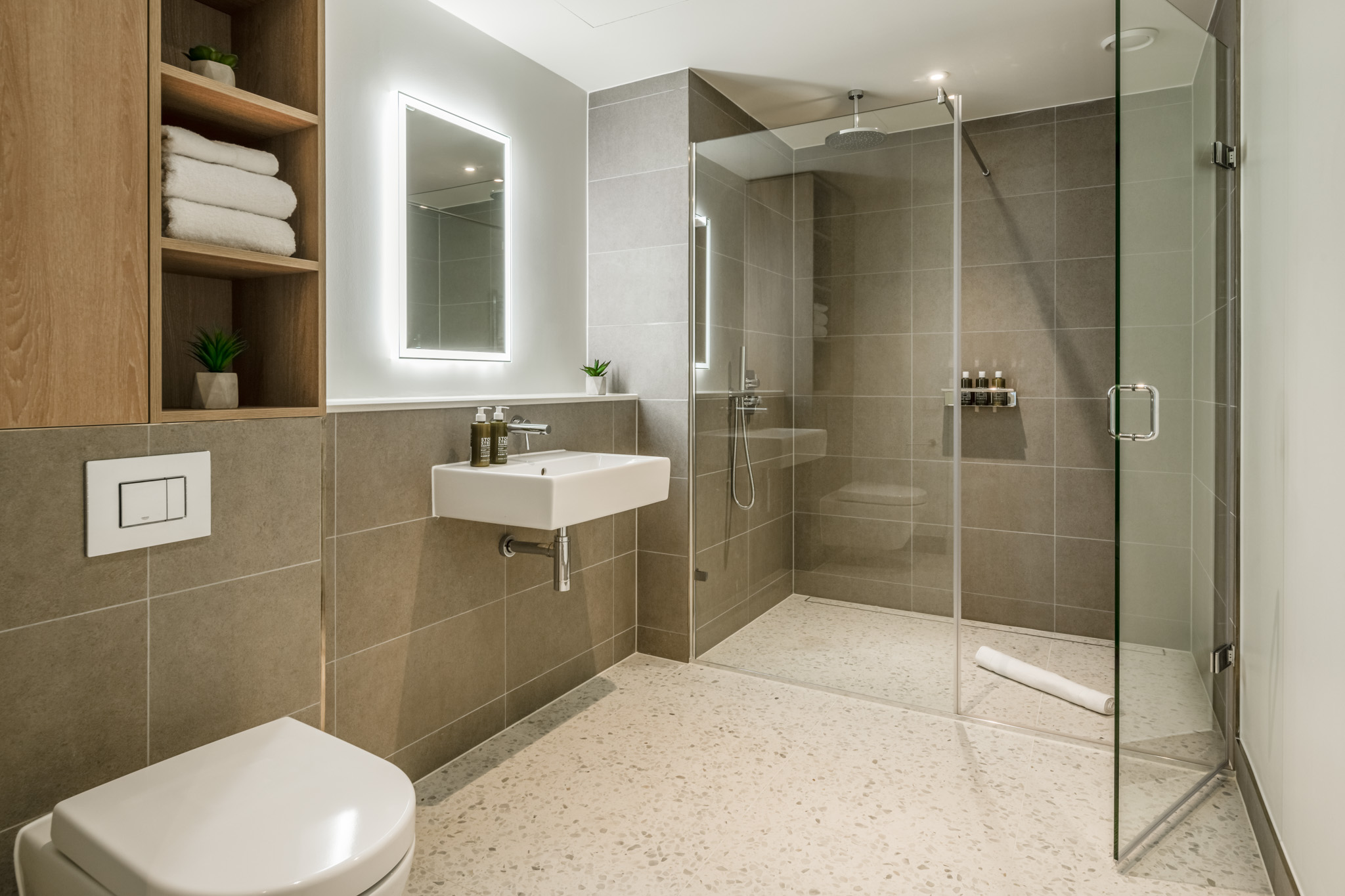Bathroom - One Bedroom Apartment - Urban rest Battersea Apartments - London - Urban Rest