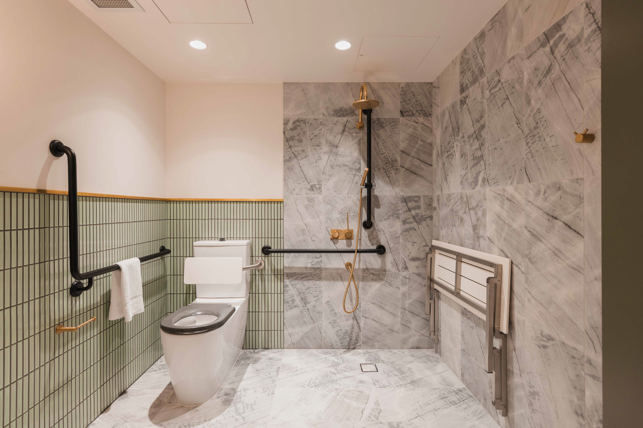 Bathroom Accesseble - Hotel Room Double - Urban Rest - The Sarah Hotel - Surry Hills - Sydney