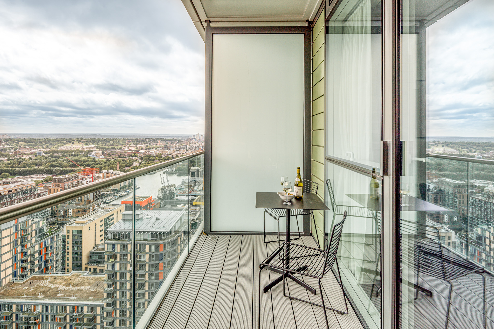 Balcony - One Bedroom Apartment - Urban Rest Canary Wharf - London
