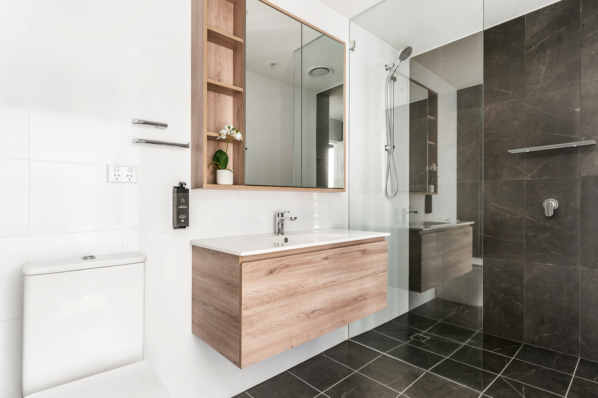 Bathroom - Studio Apartment - Urban Rest Parramatta - Sydney
