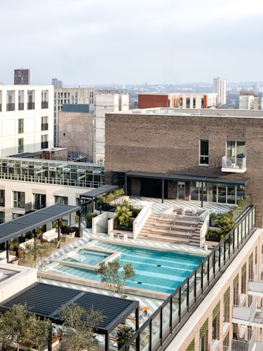 Rooftop Pool - Urban rest Battersea Apartments - London - Urban Rest