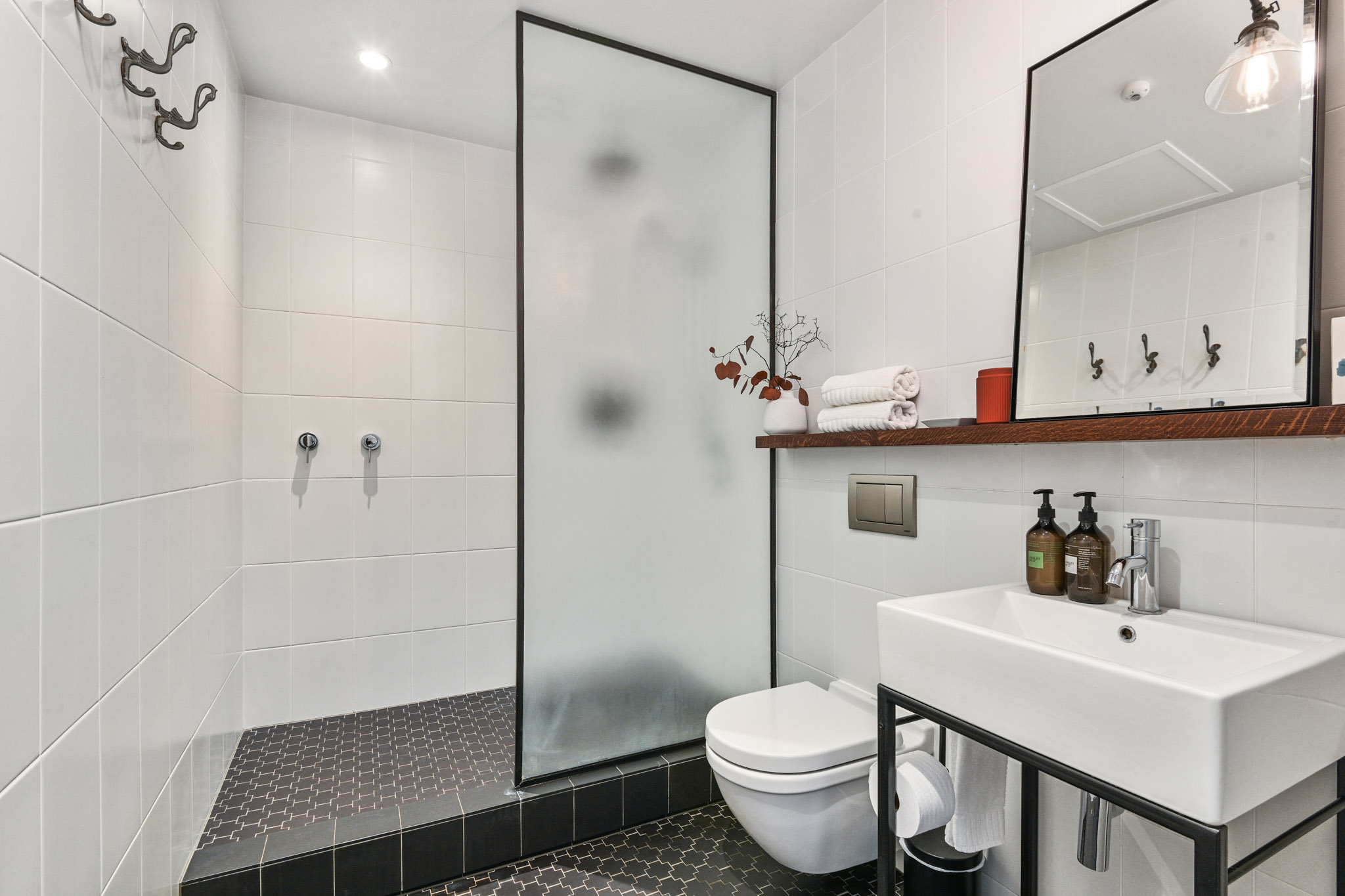 Bathroom - Emily Place Apartments by Urban Rest - Auckland, New Zealand