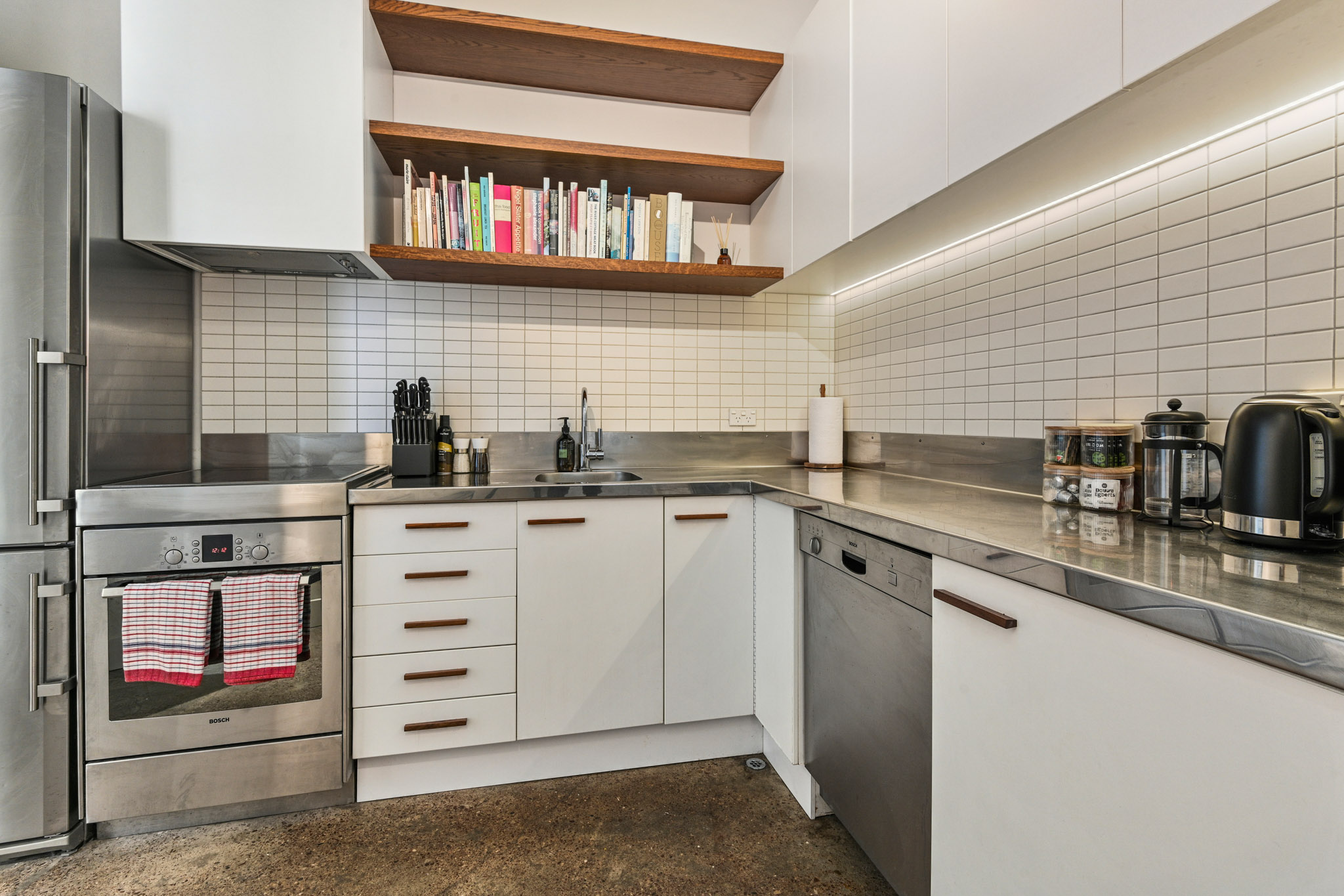 Kitchen - Emily Place Apartments by Urban Rest - Auckland, New Zealand