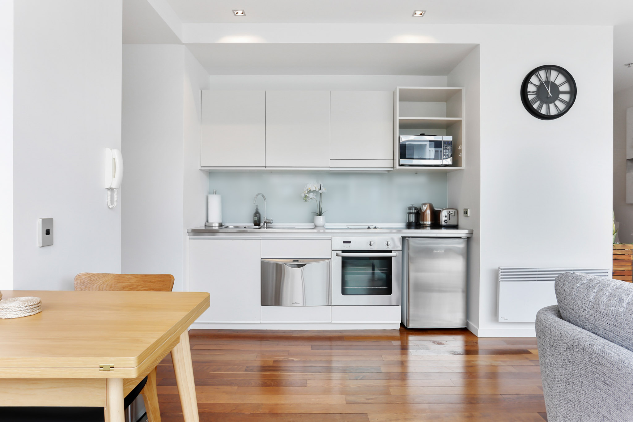 Kitchen - Lighter Quay Apartments by Urban Rest - Auckland, New Zealand