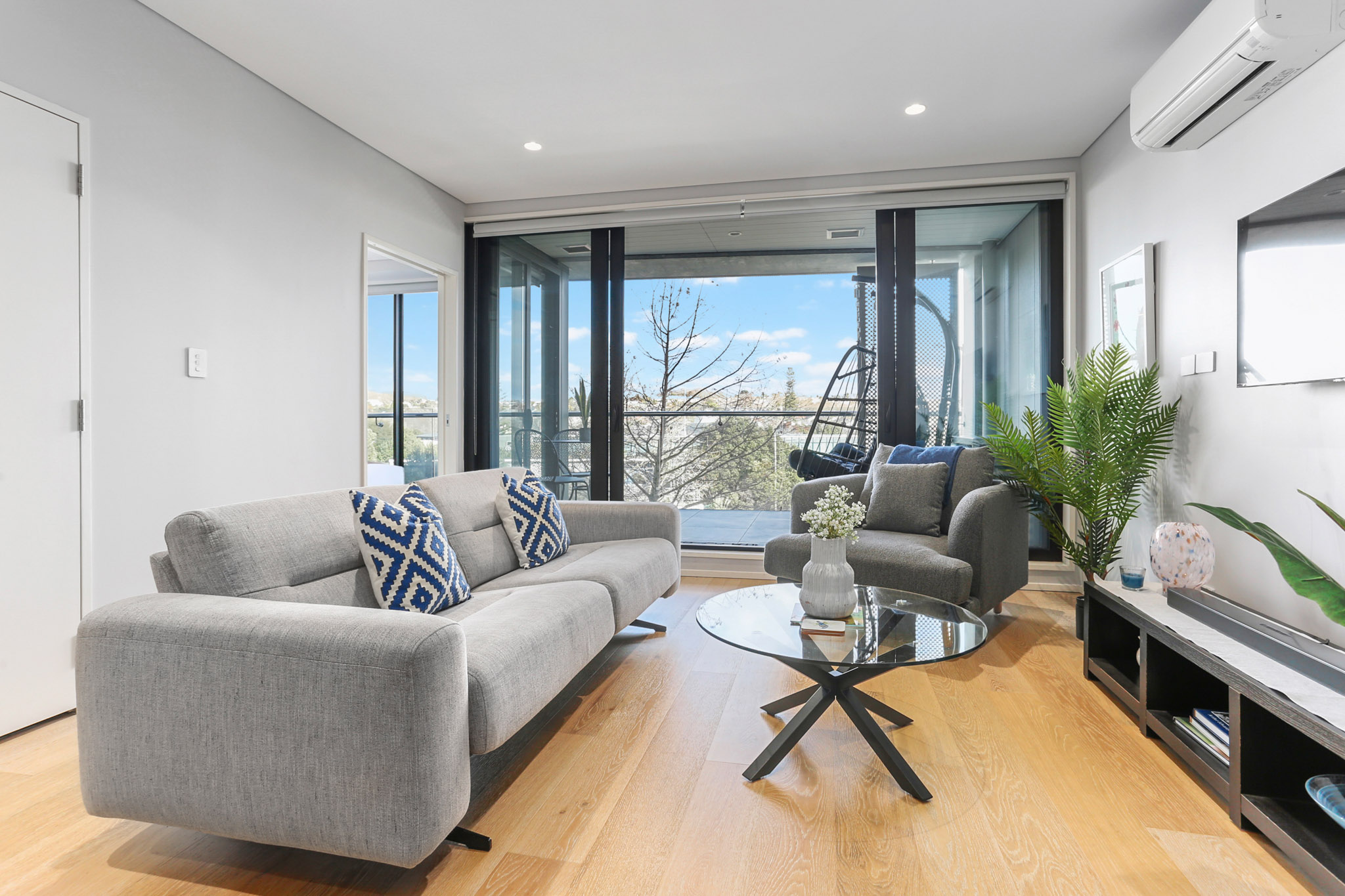 Living Room - The Grace Apartments by Urban Rest - Auckland, New Zealand