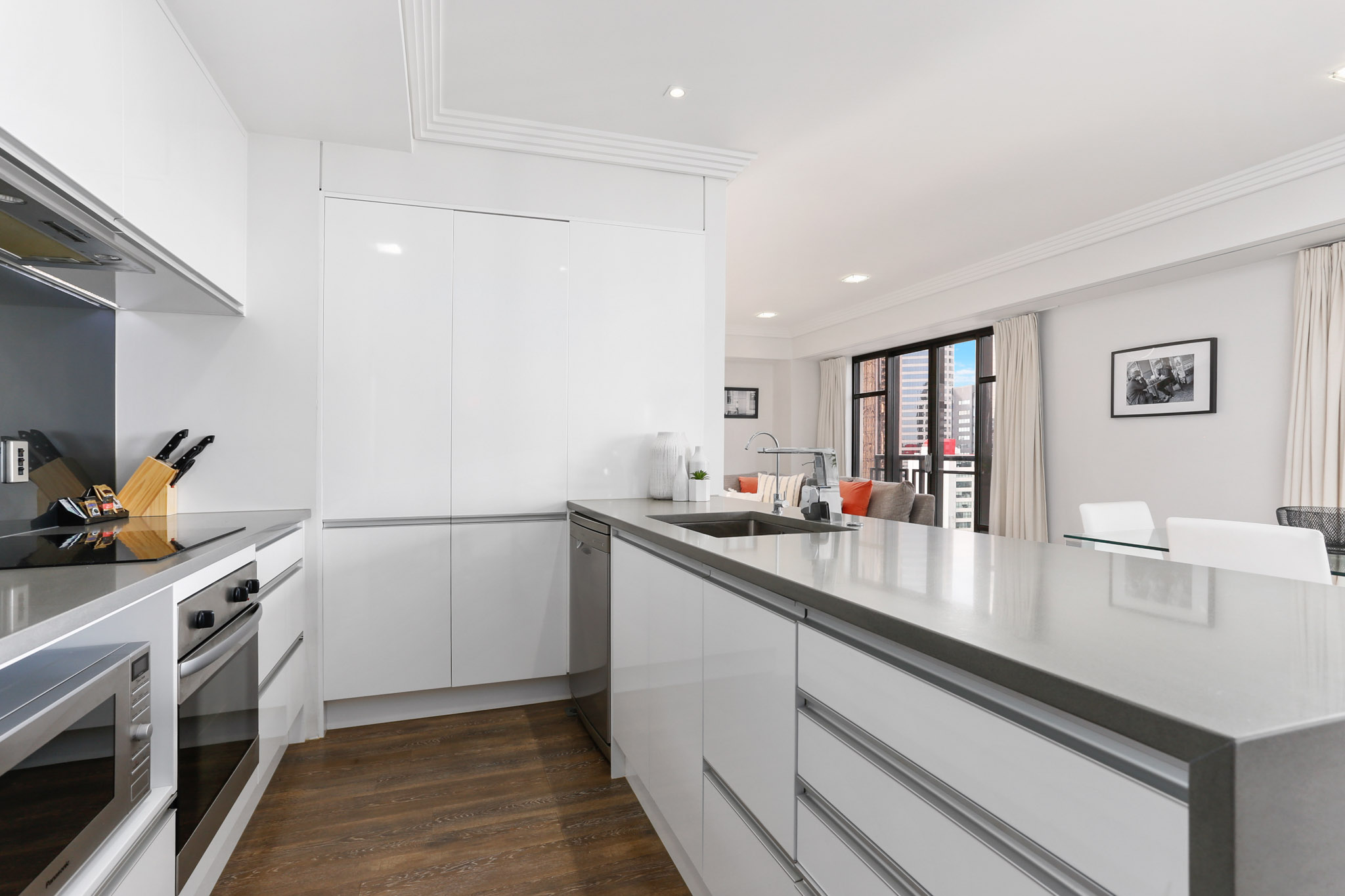 Kitchen - Metropolis Apartments by Urban Rest - Auckland, New Zealand