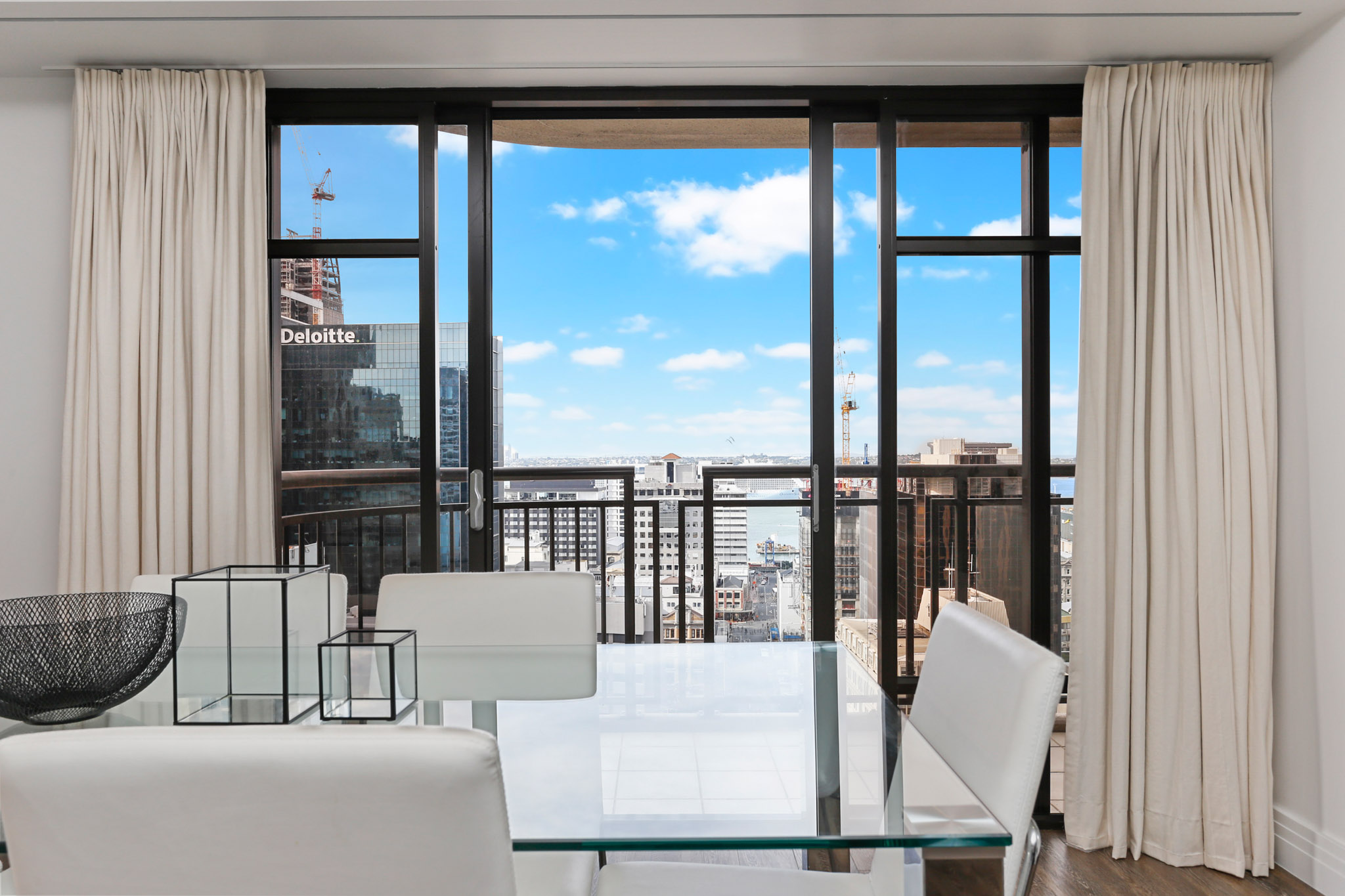 Dining Room - Metropolis Apartments by Urban Rest - Auckland, New Zealand