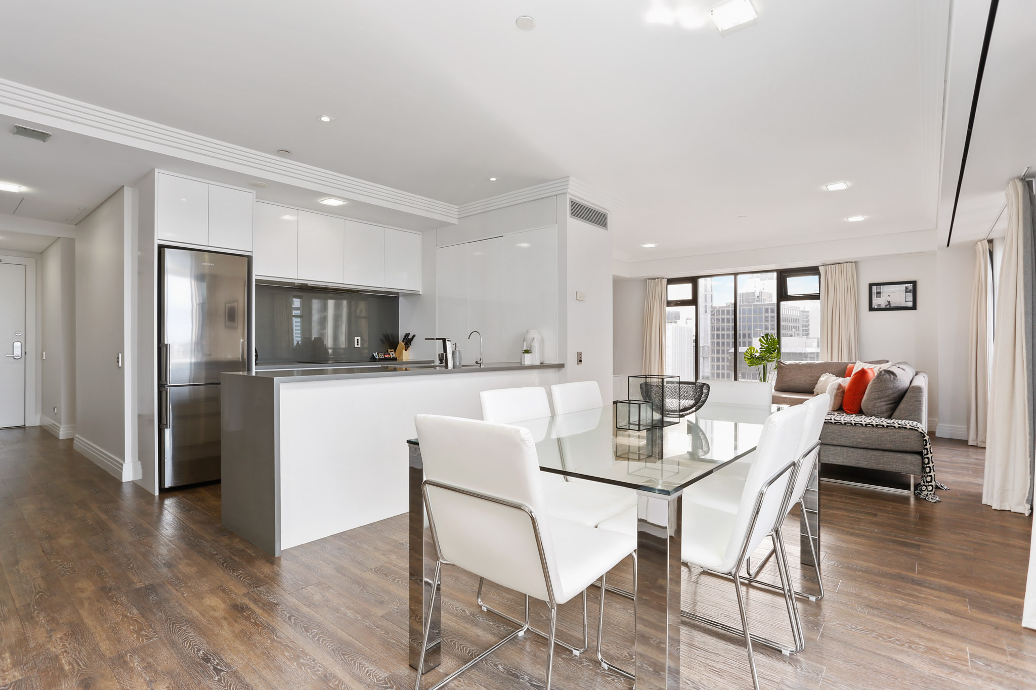 Dining Area - Metropolis Apartments by Urban Rest - Auckland, New Zealand