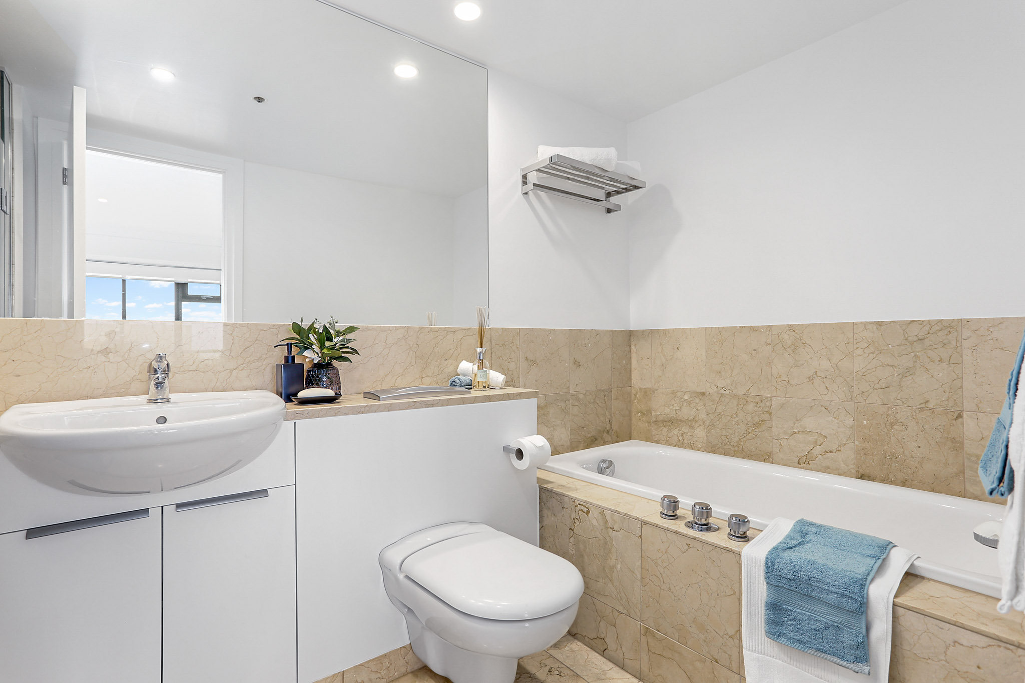 Bathroom - Metropolis Apartments by Urban Rest - Auckland, New Zealand