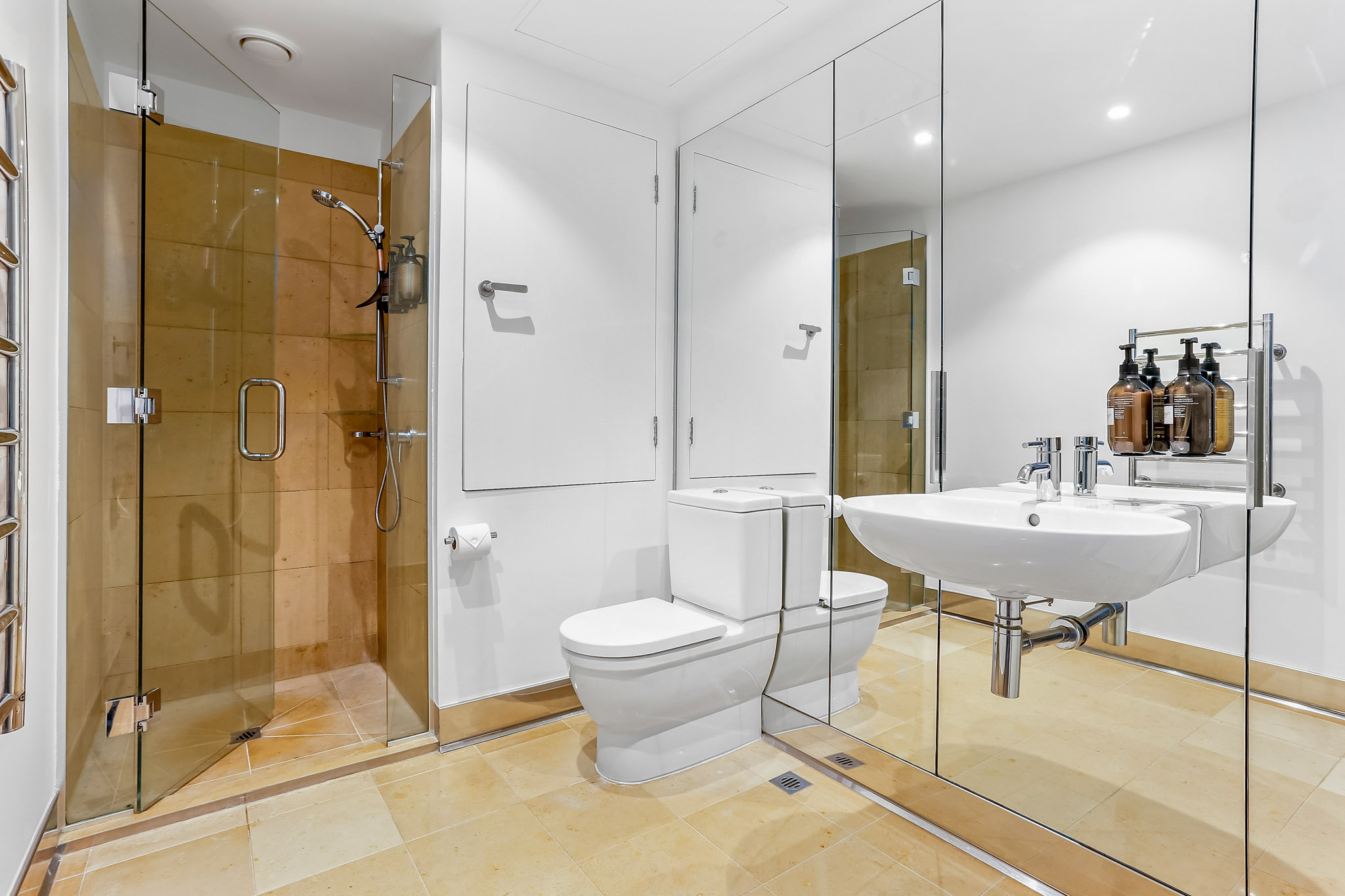 Bathroom - Lighter Quay Apartments by Urban Rest - Auckland, New Zealand