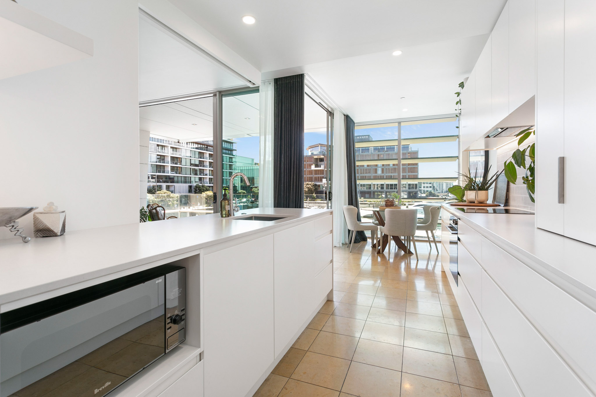 Kitchen - Lighter Quay Apartments by Urban Rest - Auckland, New Zealand