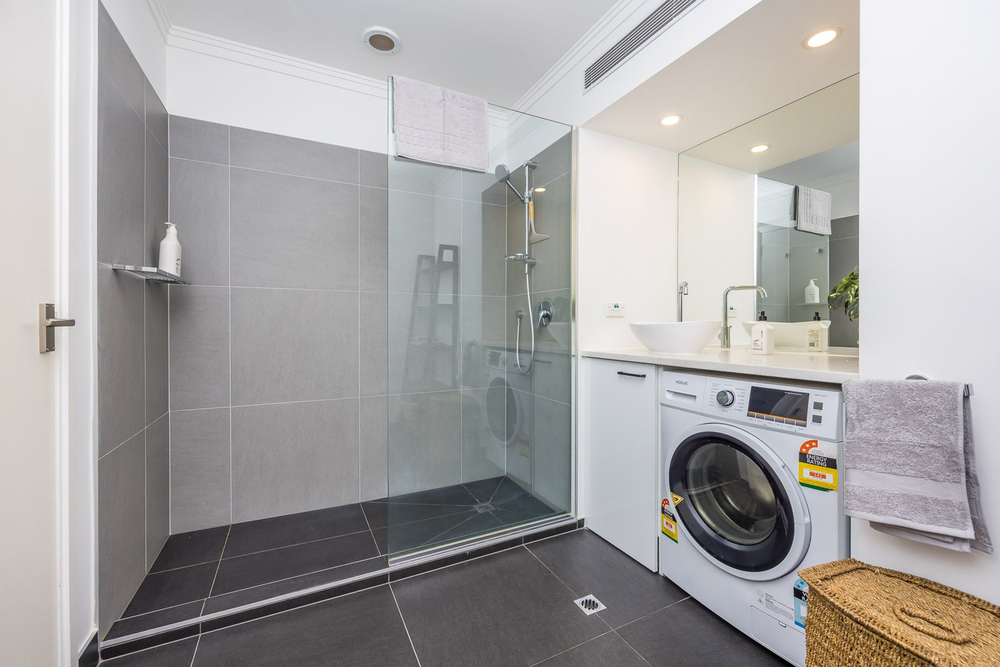Bathroom - The Heritage Apartments by Urban Rest - Auckland, New Zealand