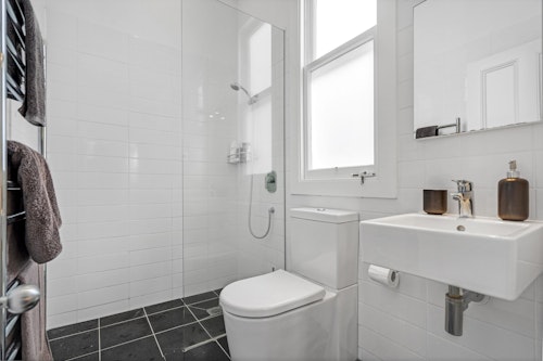 Bathroom - Cowen Street Home by Urban Rest - Auckland, New Zealand