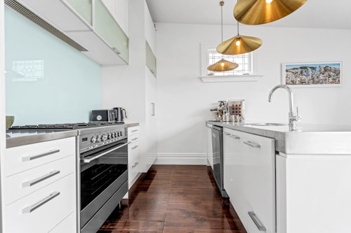Kitchen - Cowen Street Home by Urban Rest - Auckland, New Zealand