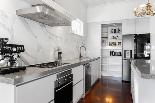 Kitchen - Freemans Bay Home by Urban Rest - Auckland, New Zealand