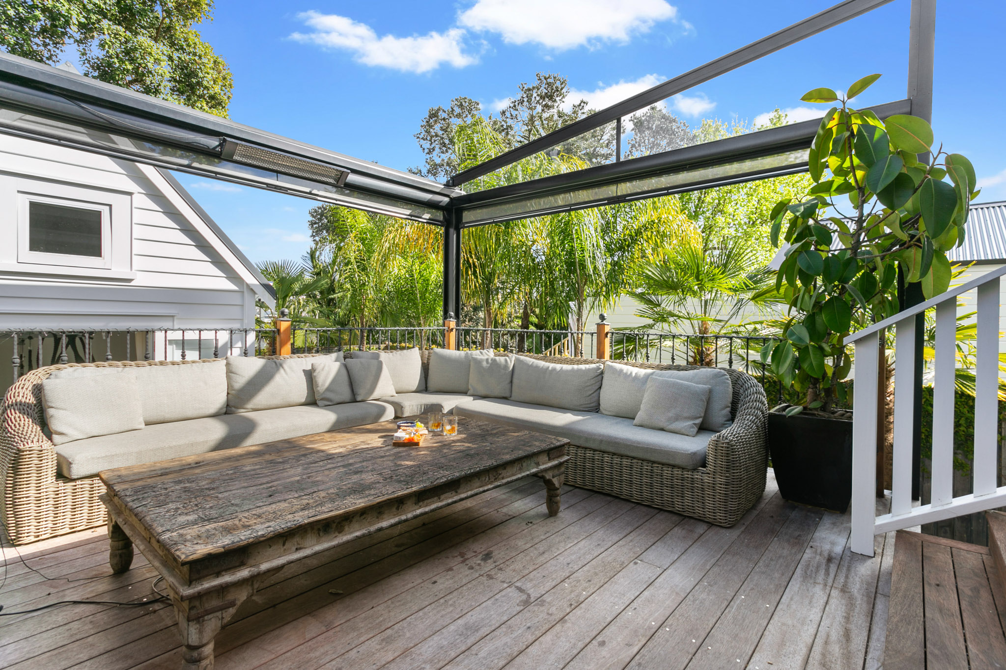 Outdoor Lounge - Freemans Bay Home by Urban Rest - Auckland, New Zealand