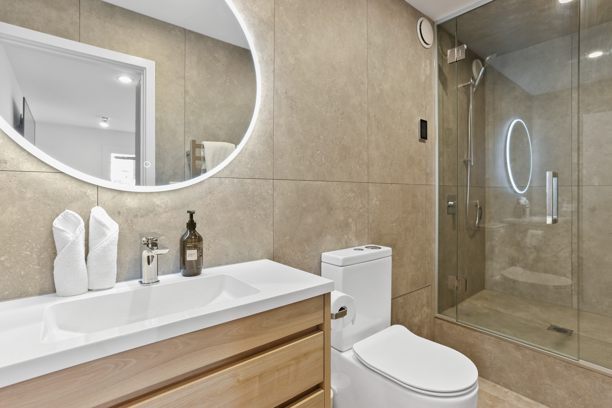 Bathroom - Freemans Bay Home by Urban Rest - Auckland, New Zealand