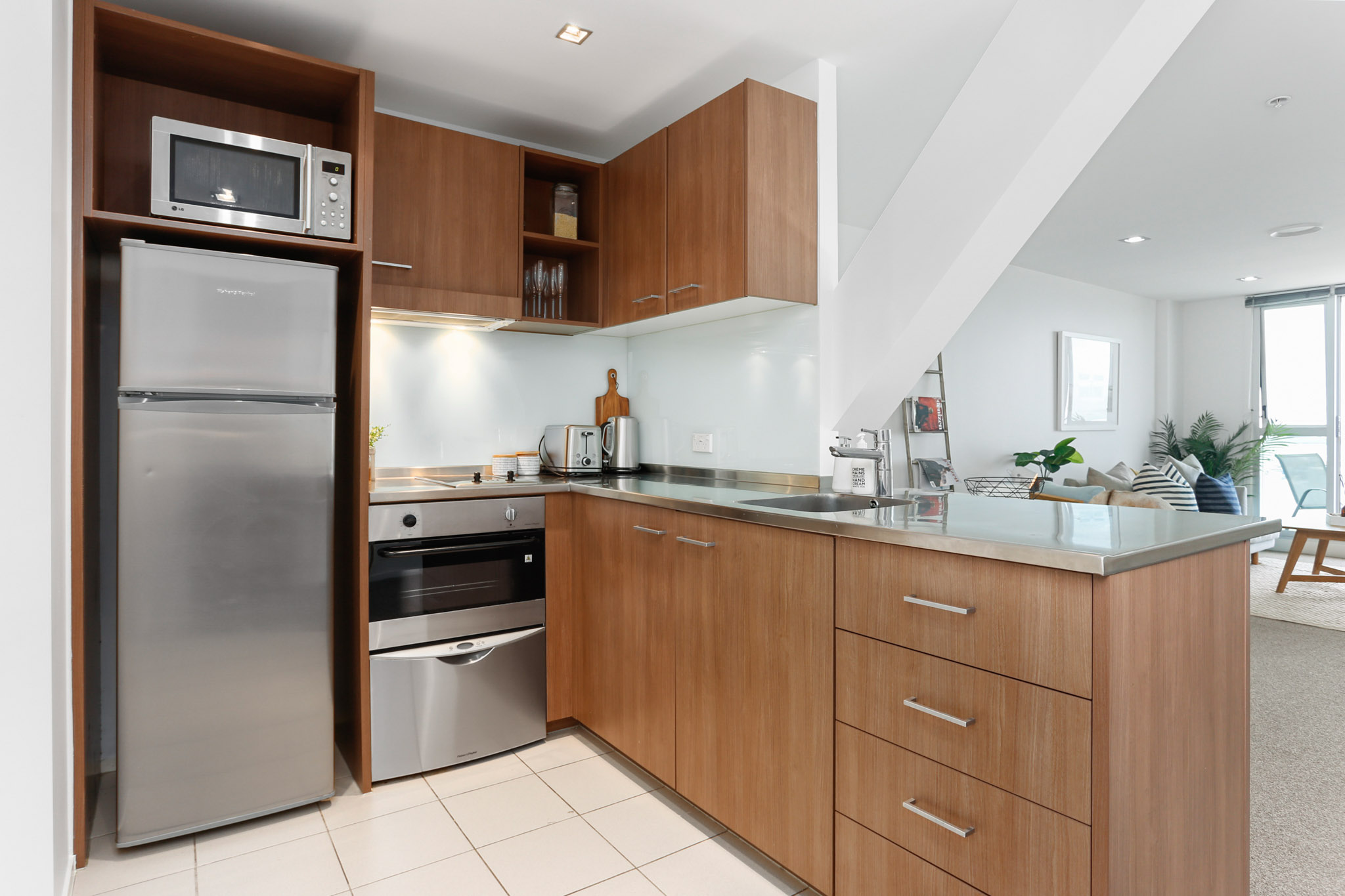 Kitchen - Beach Road Apartments by Urban Rest - Auckland, New Zealand