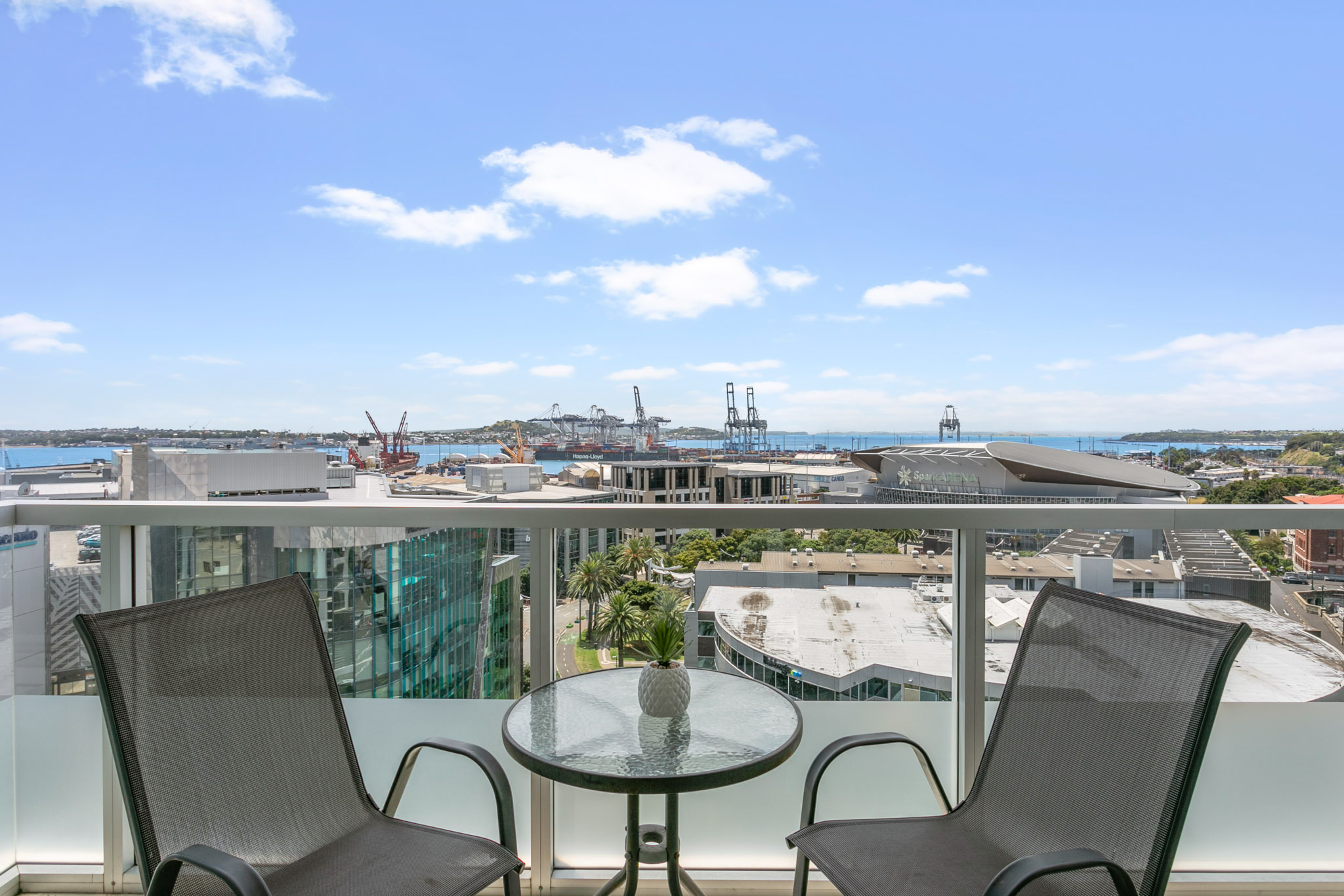 Balcony - Beach Road Apartments by Urban Rest - Auckland, New Zealand