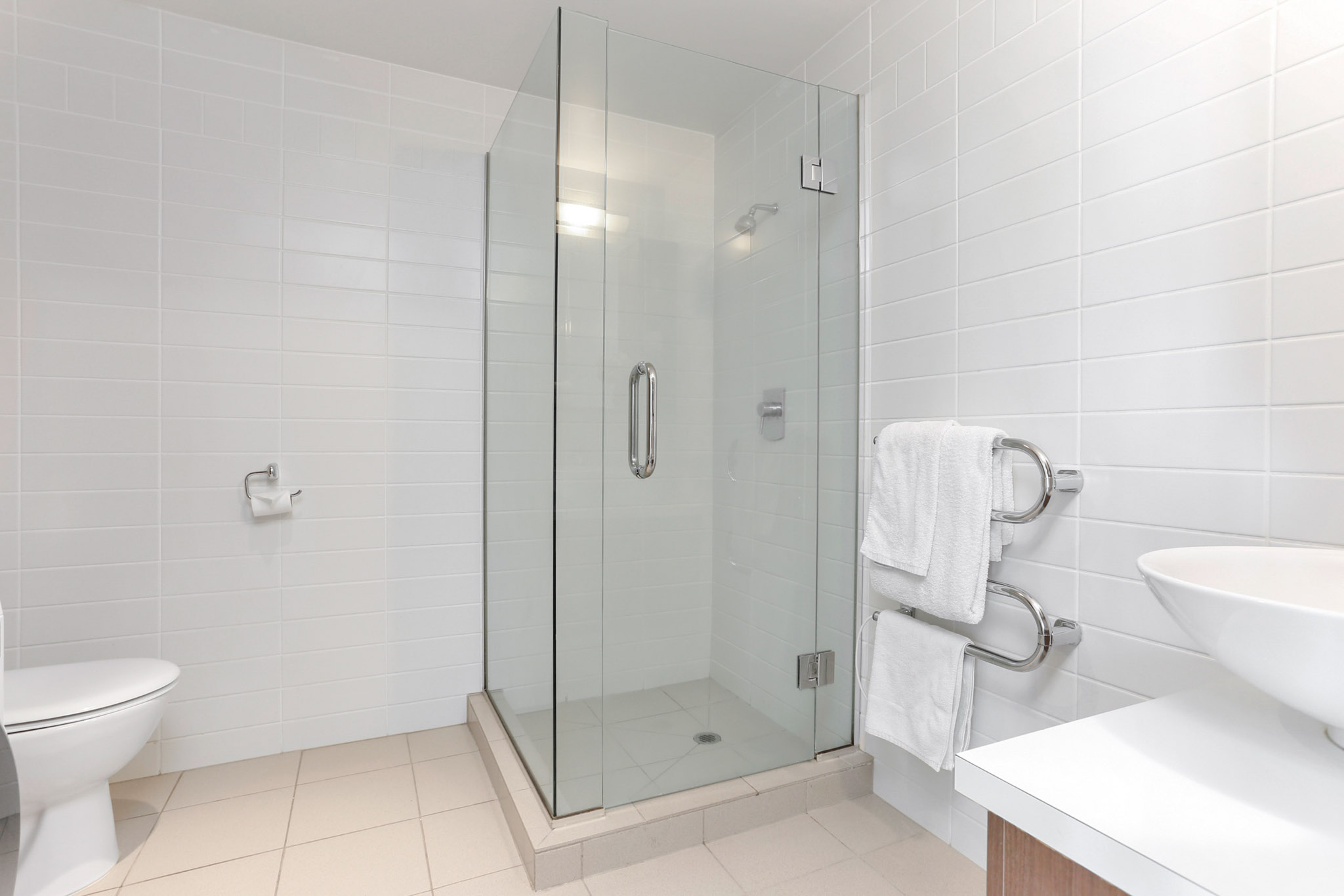 Bathroom - Beach Road Apartments by Urban Rest - Auckland, New Zealand