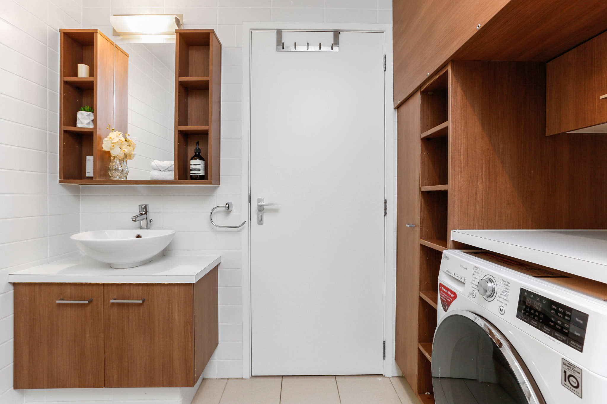 Bathroom - Beach Road Apartments by Urban Rest - Auckland, New Zealand