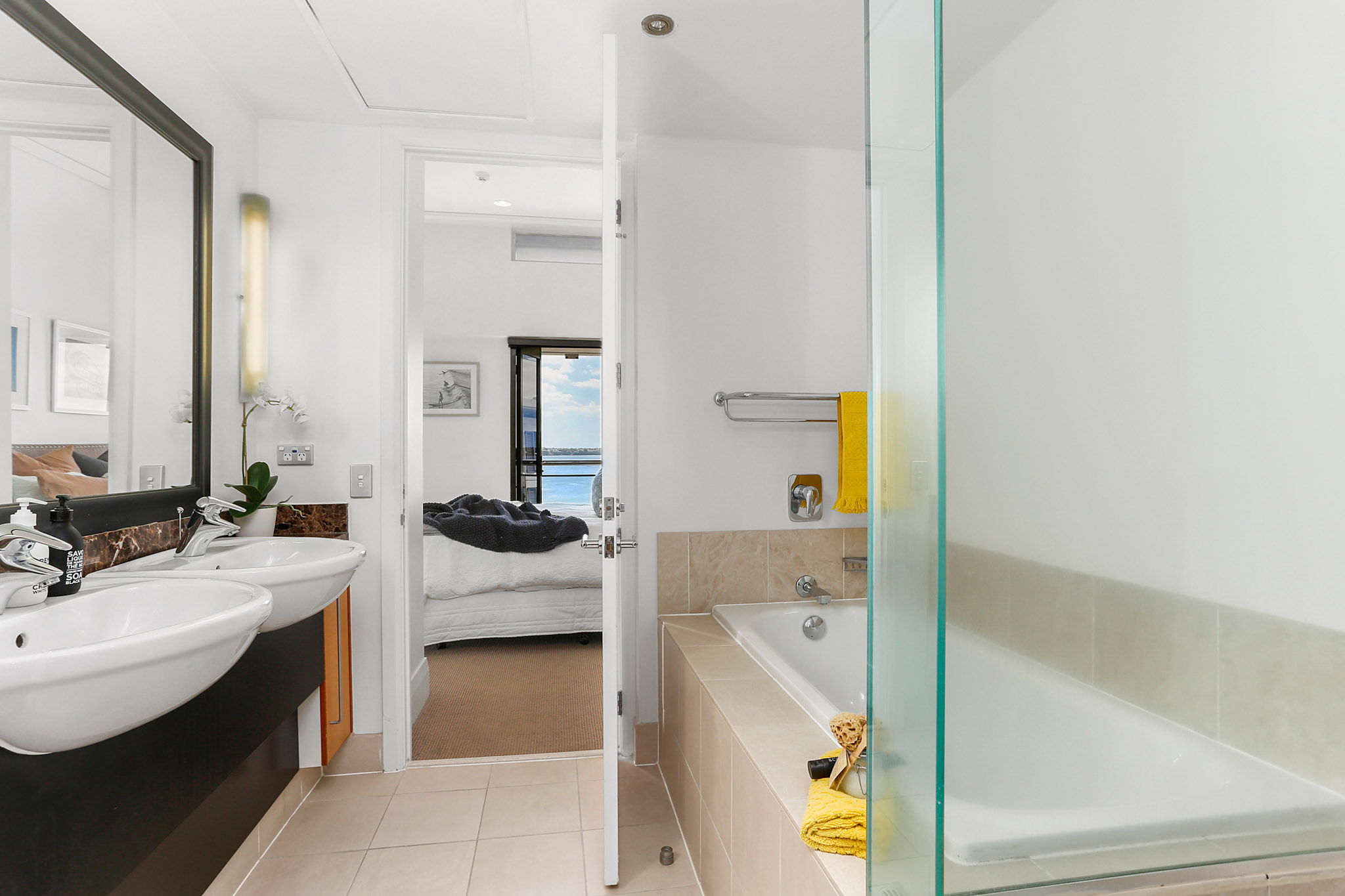 Bathroom - Customs Street Apartments by Urban Rest - Auckland, New Zealand