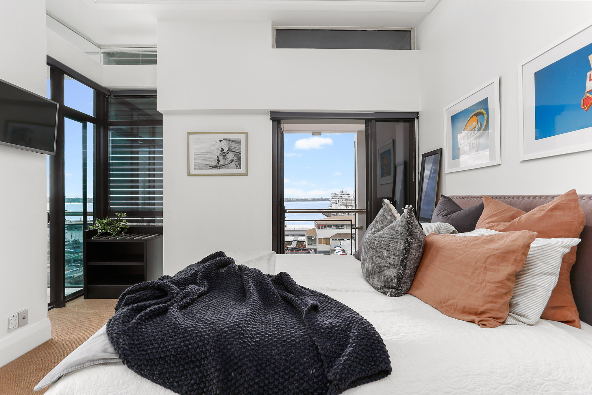 Bedroom - Customs Street Apartments by Urban Rest - Auckland, New Zealand