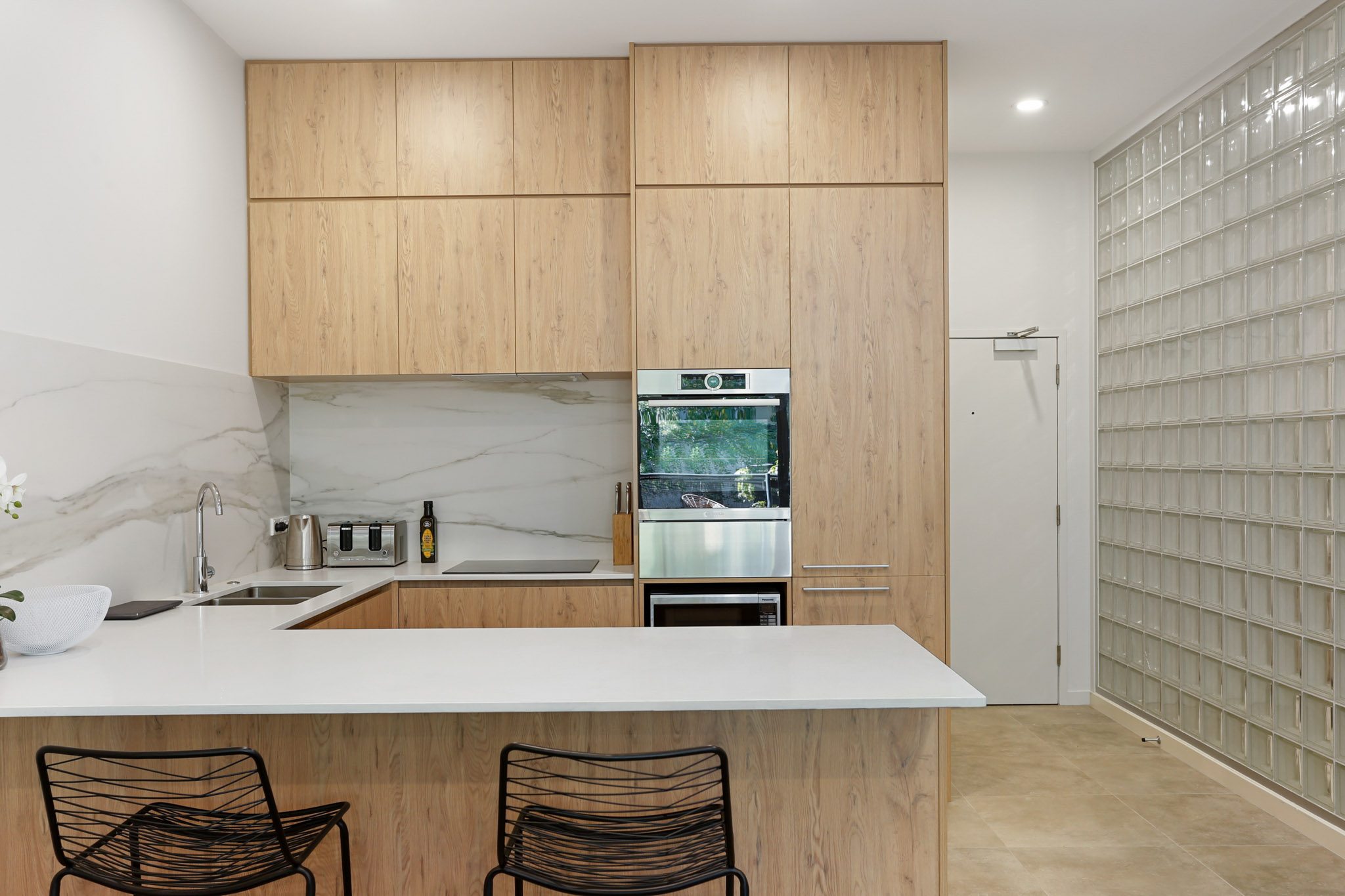 Kitchen - Hobson Quay Apartments by Urban Rest - Auckland, New Zealand