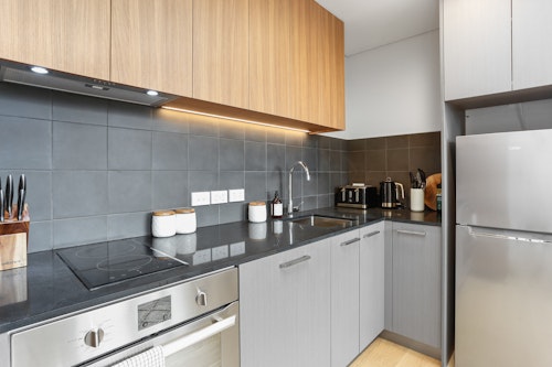 Kitchen - Lighthouse Apartments by Urban Rest - Auckland, New Zealand