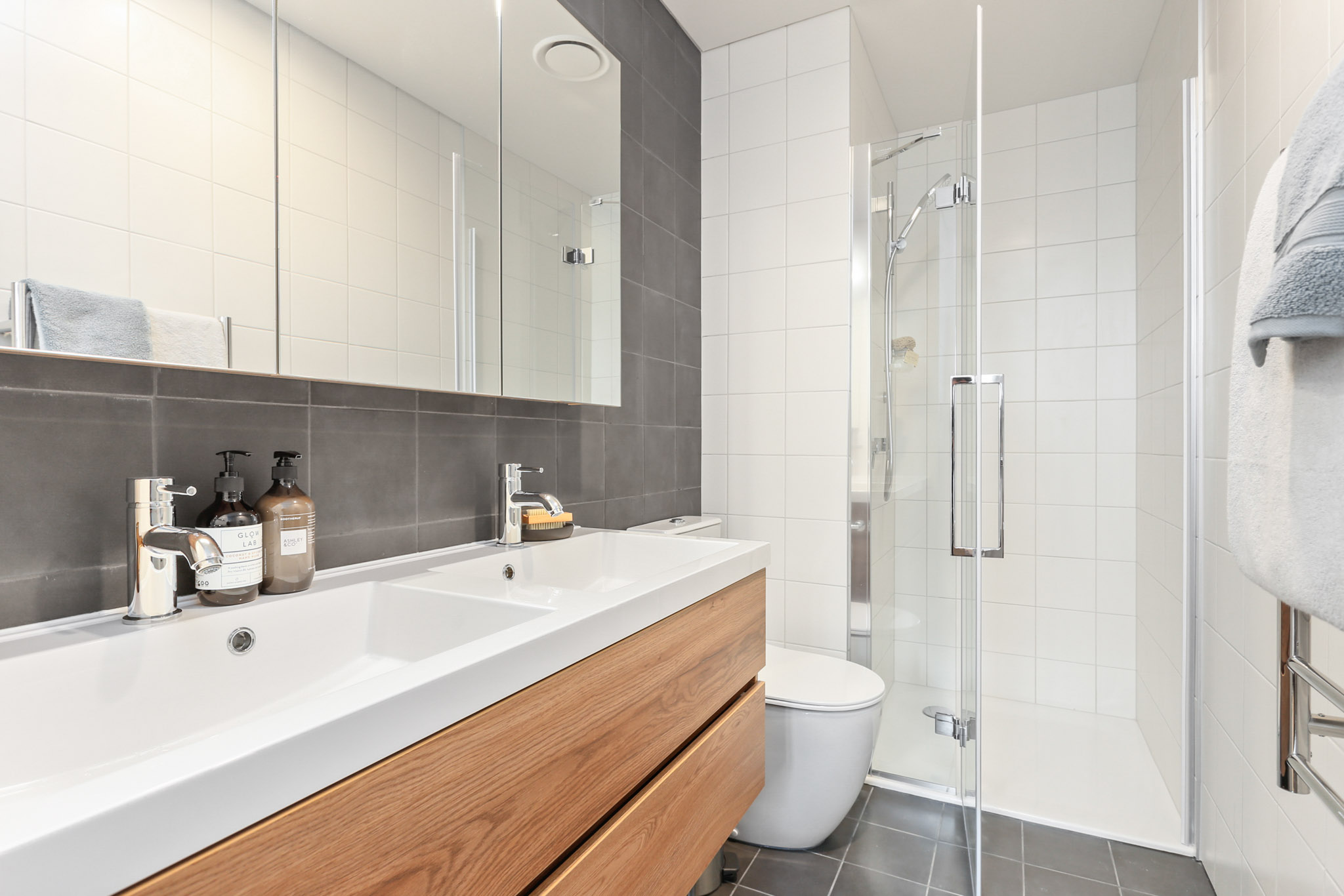 Bathroom - Lighthouse Apartments by Urban Rest - Auckland, New Zealand
