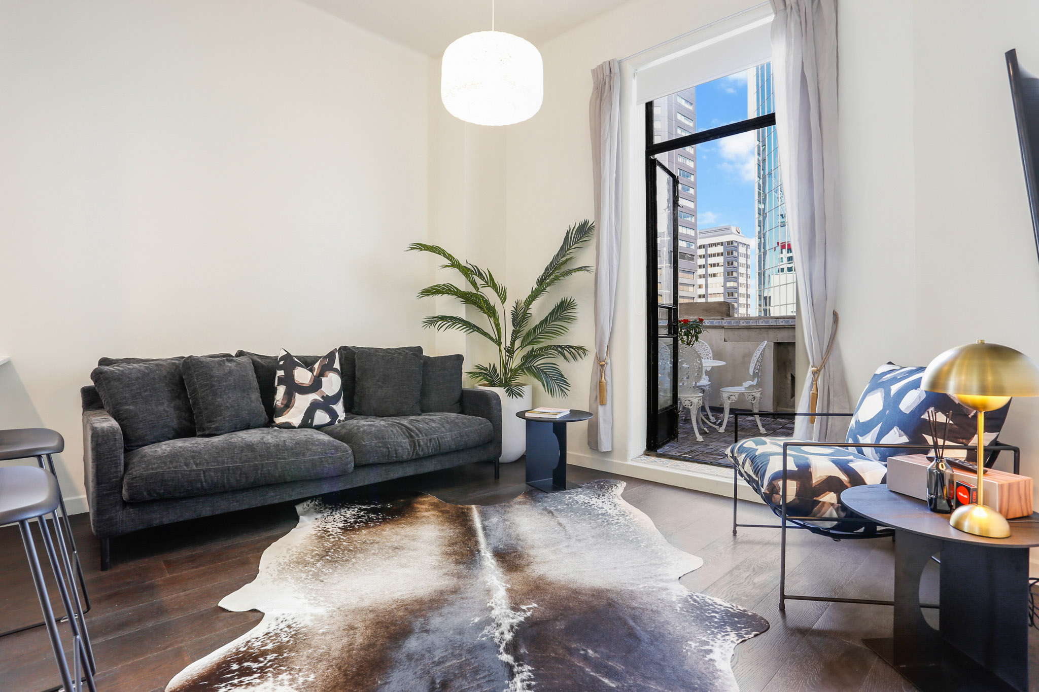 Living Room - Dilworth Apartments by Urban Rest - Auckland, New Zealand