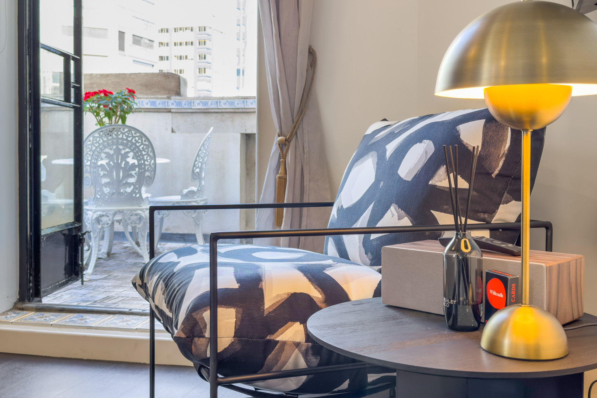 Living Room - Dilworth Apartments by Urban Rest - Auckland, New Zealand