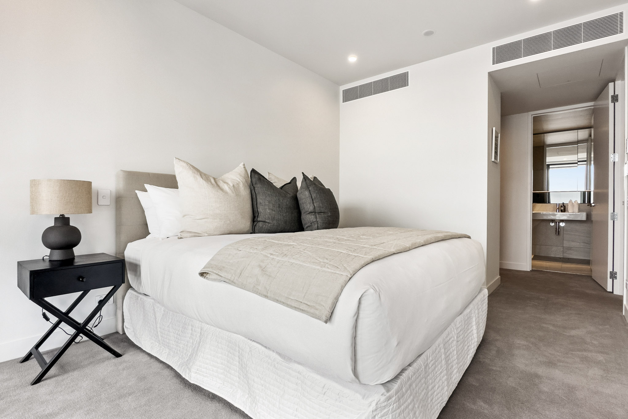 Bedroom - Wynyard Quarter Apartments by Urban Rest - Auckland, New Zealand