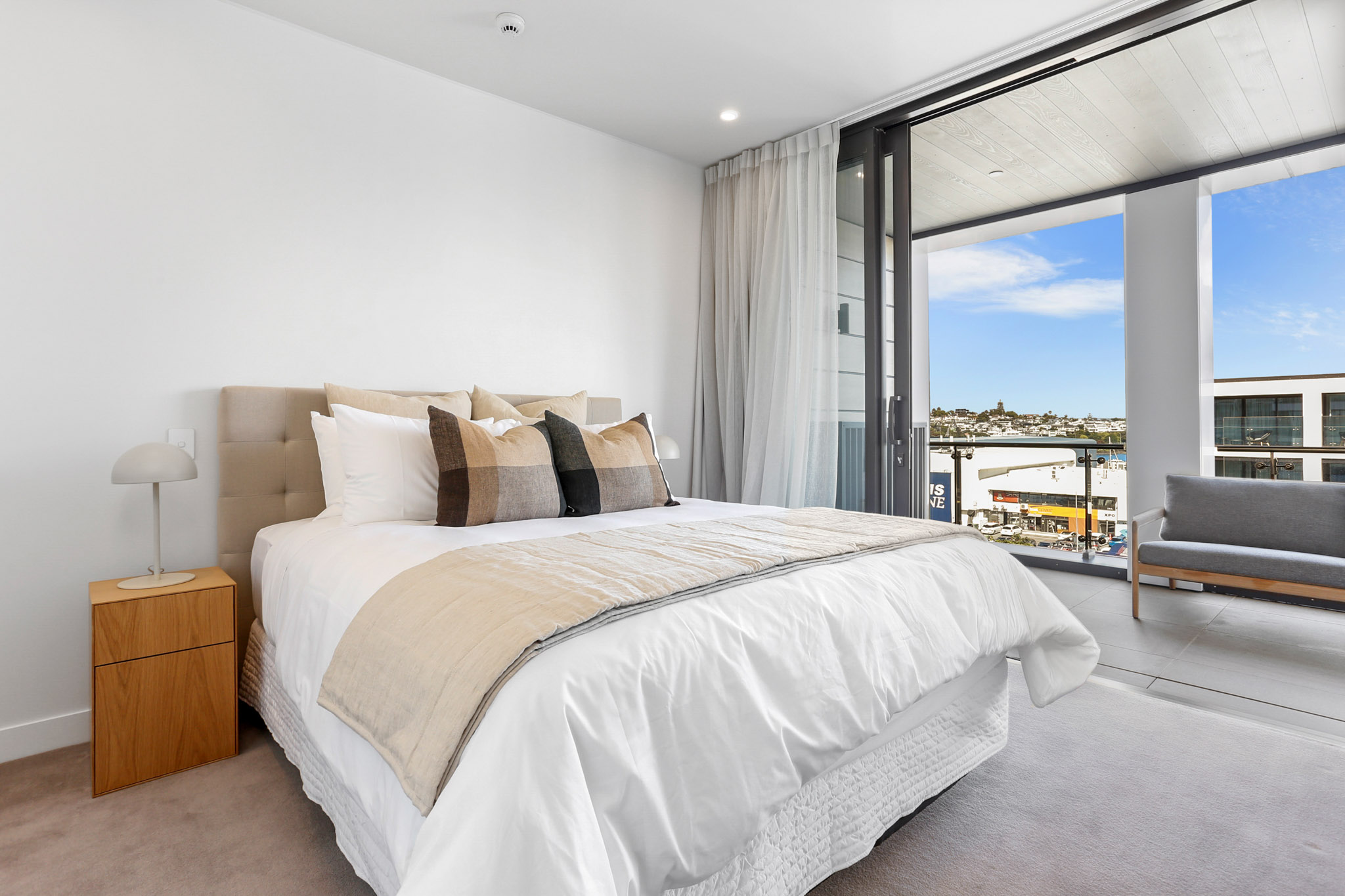 Bedroom - Wynyard Quarter Apartments by Urban Rest - Auckland, New Zealand