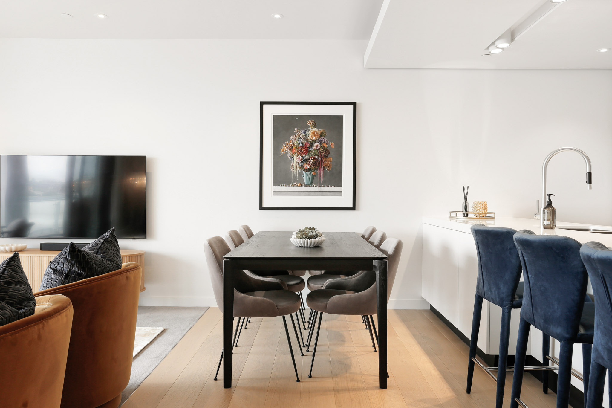 Dining Area - Wynyard Quarter Apartments by Urban Rest - Auckland, New Zealand