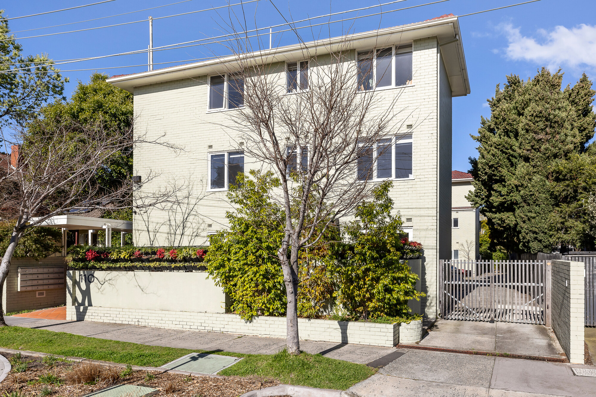 Exterior - Windsor Apartments - Windsor, Melbourne