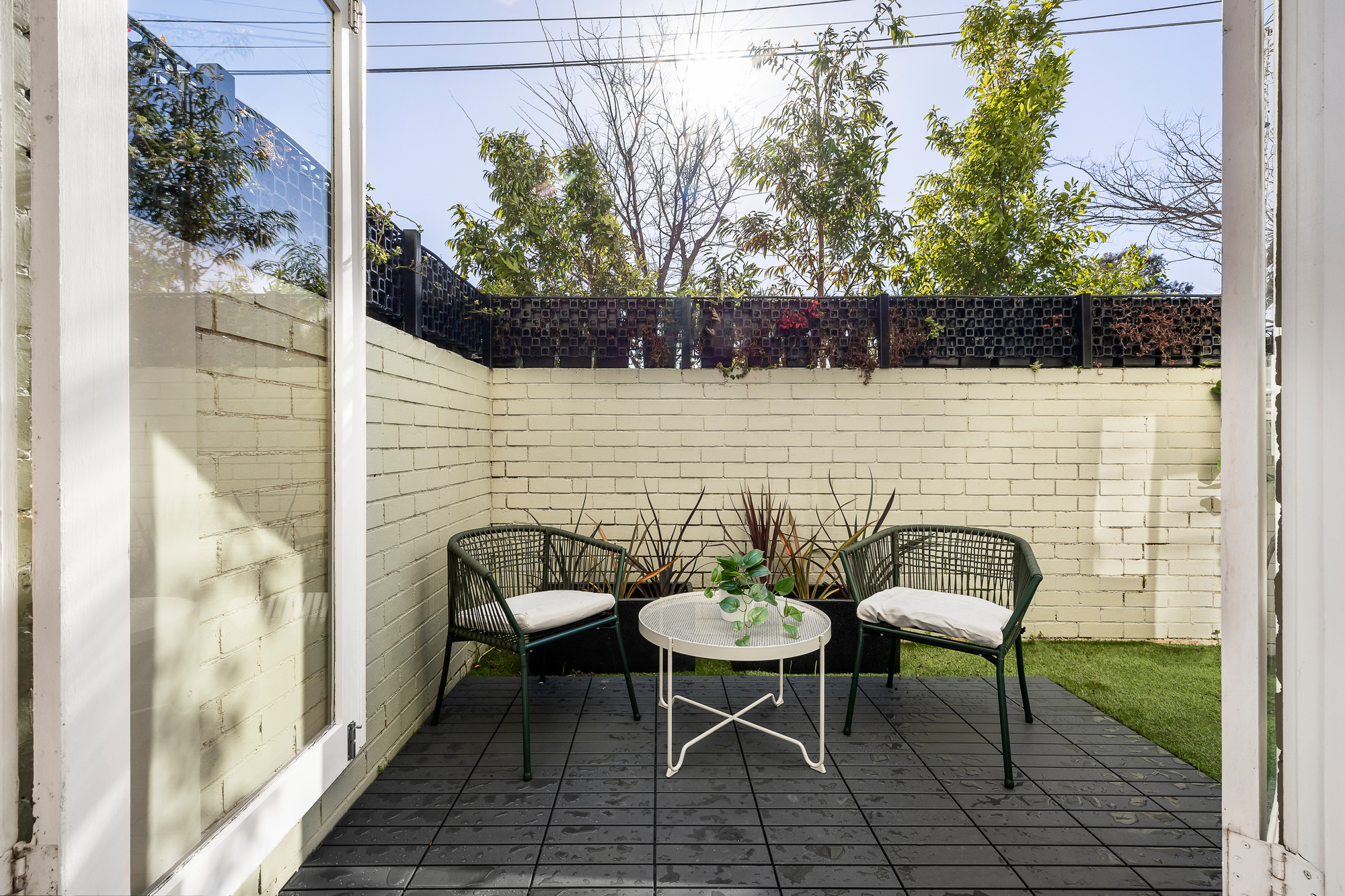 Courtyard - Windsor Apartments - Windsor, Melbourne