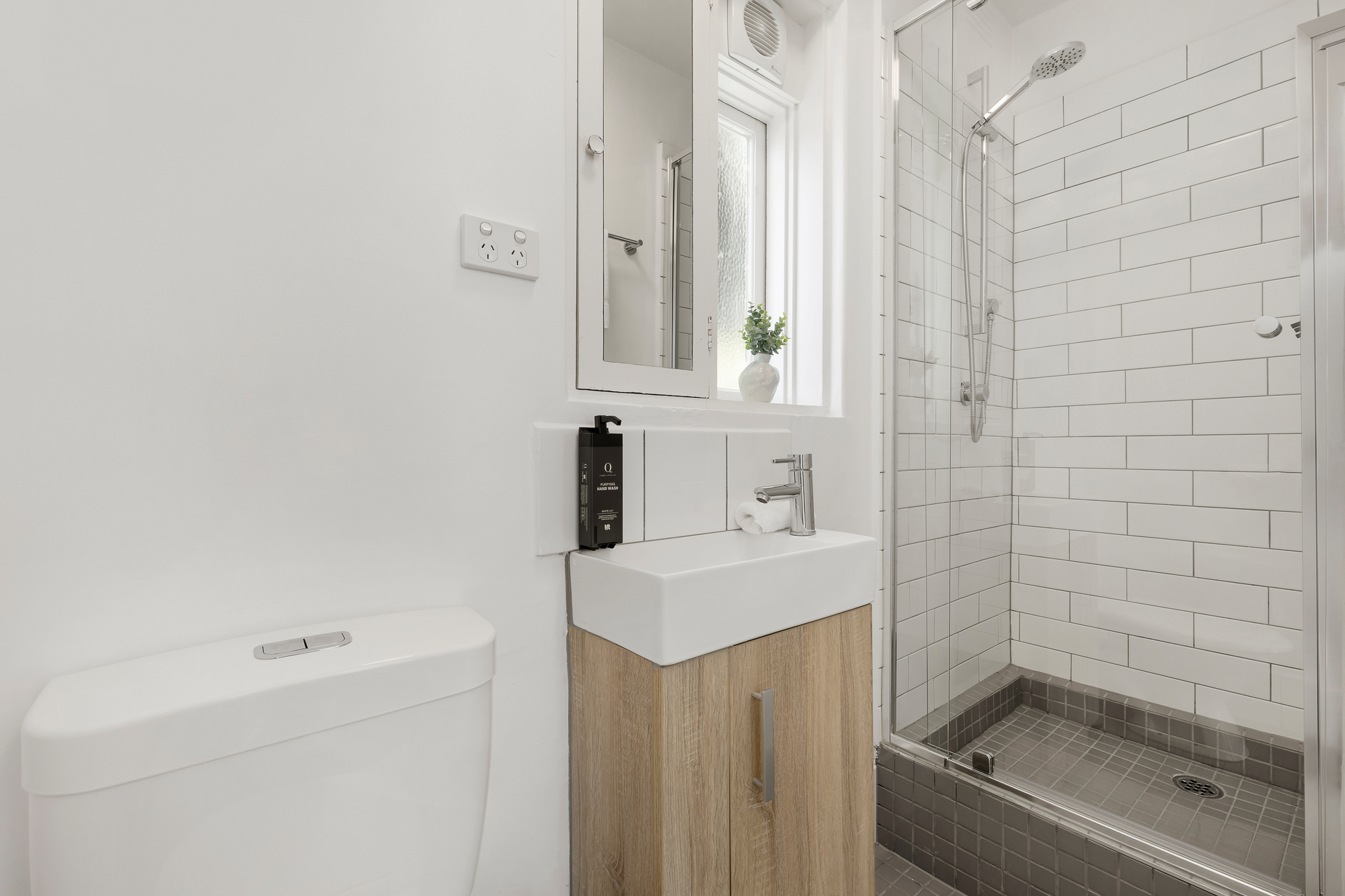 Bathroom - Windsor Apartments - Windsor, Melbourne