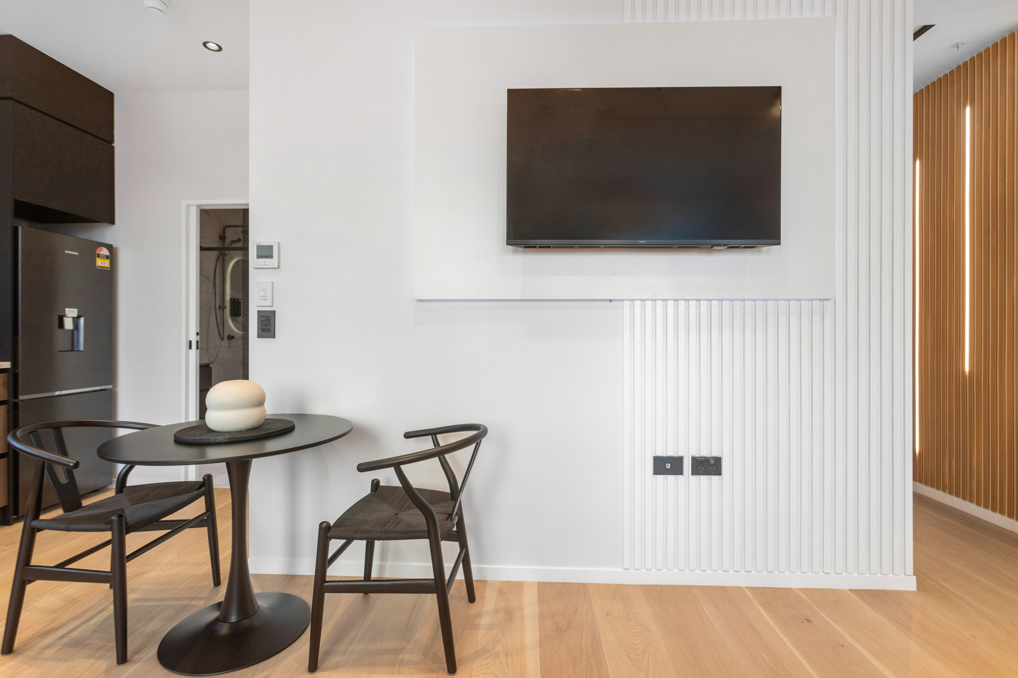 Dining Area - Studio Apartment - Urban Rest - Victoria Street Apartments - Auckland CBD