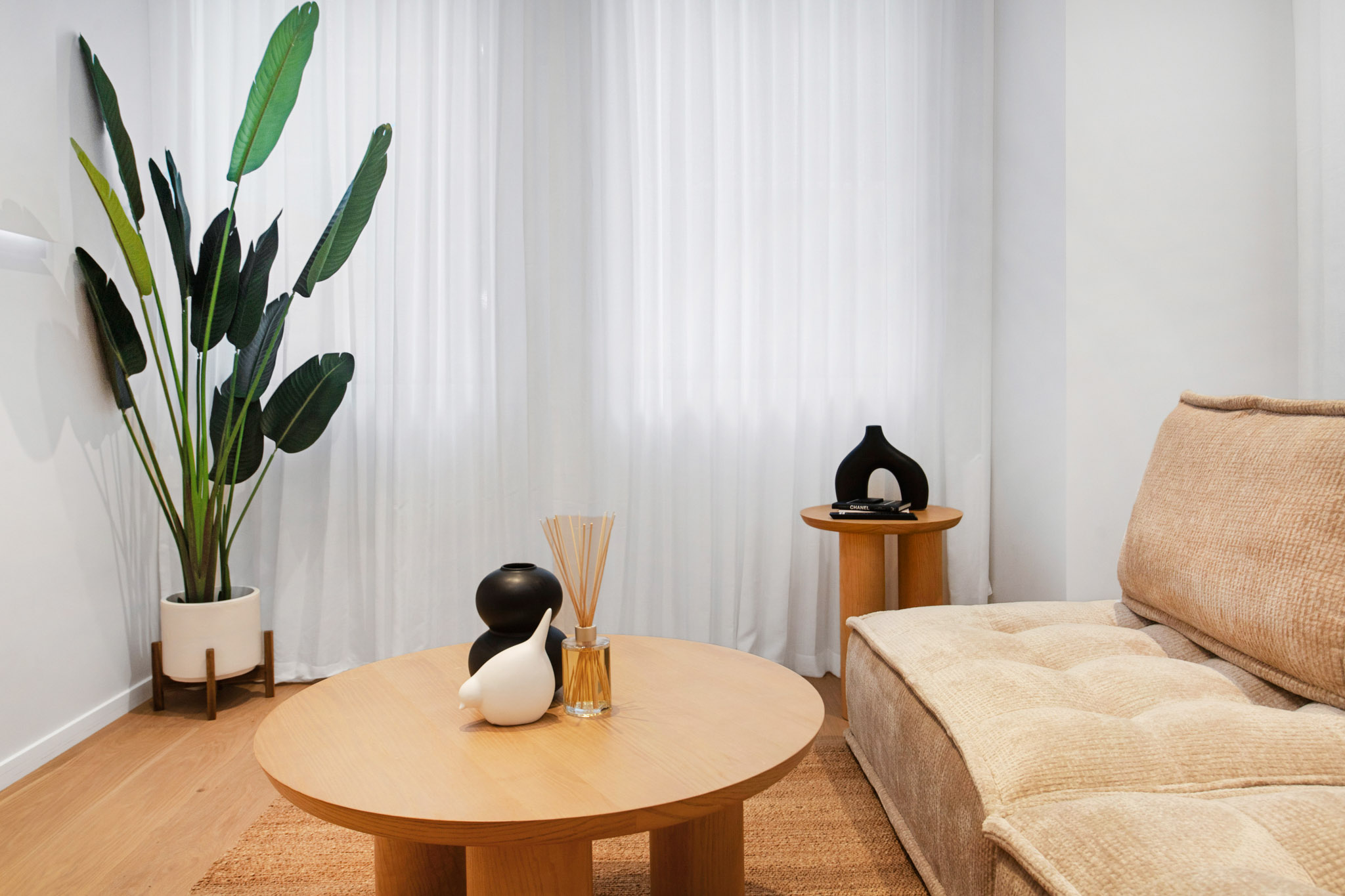 Living Room - Urban Rest - Victoria Street Apartments - Auckland CBD