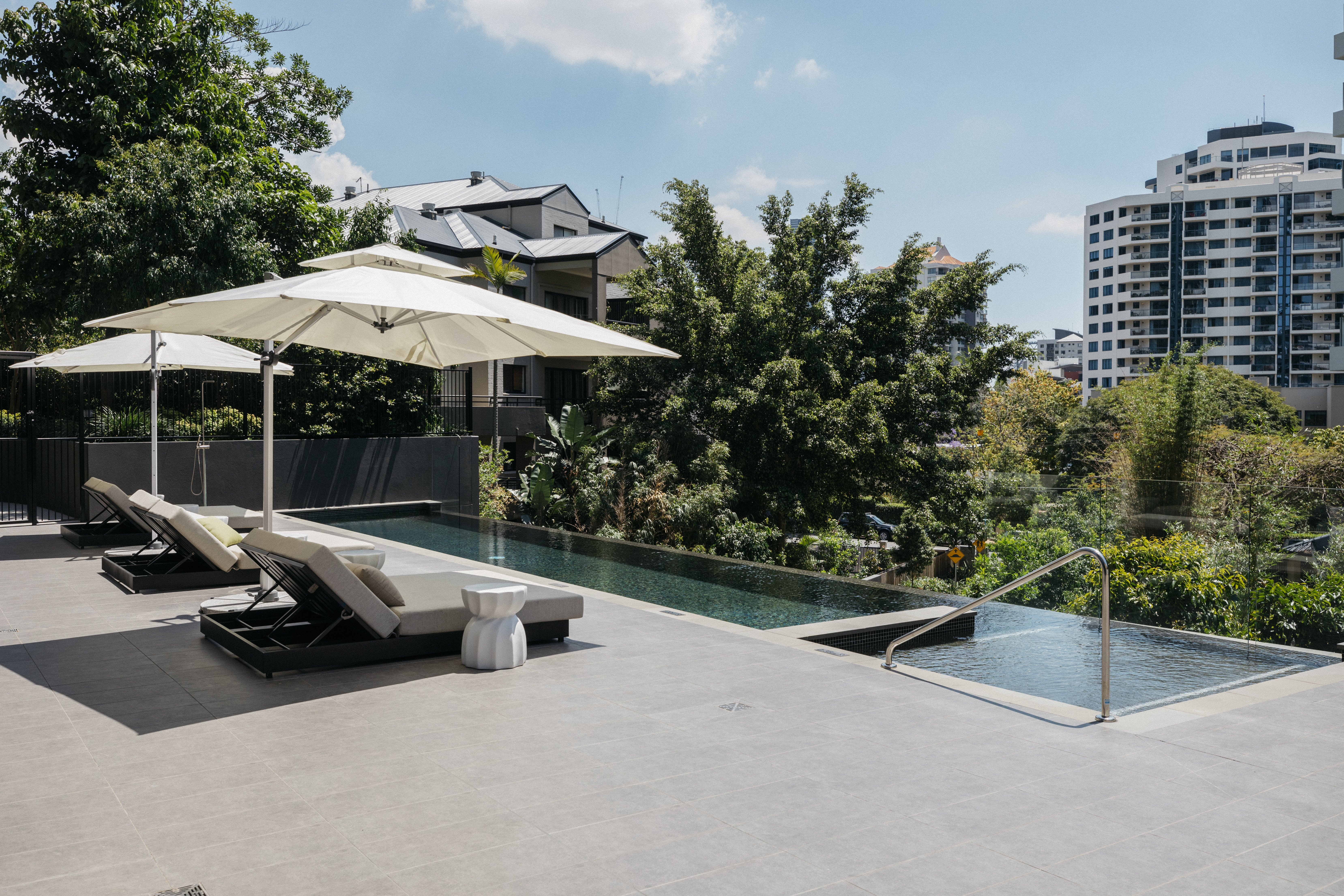 Outdoor Pool - Kangaroo Point Apartments by Urban Rest - Brisbane