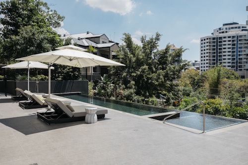 Outdoor Pool - Kangaroo Point Apartments by Urban Rest - Brisbane