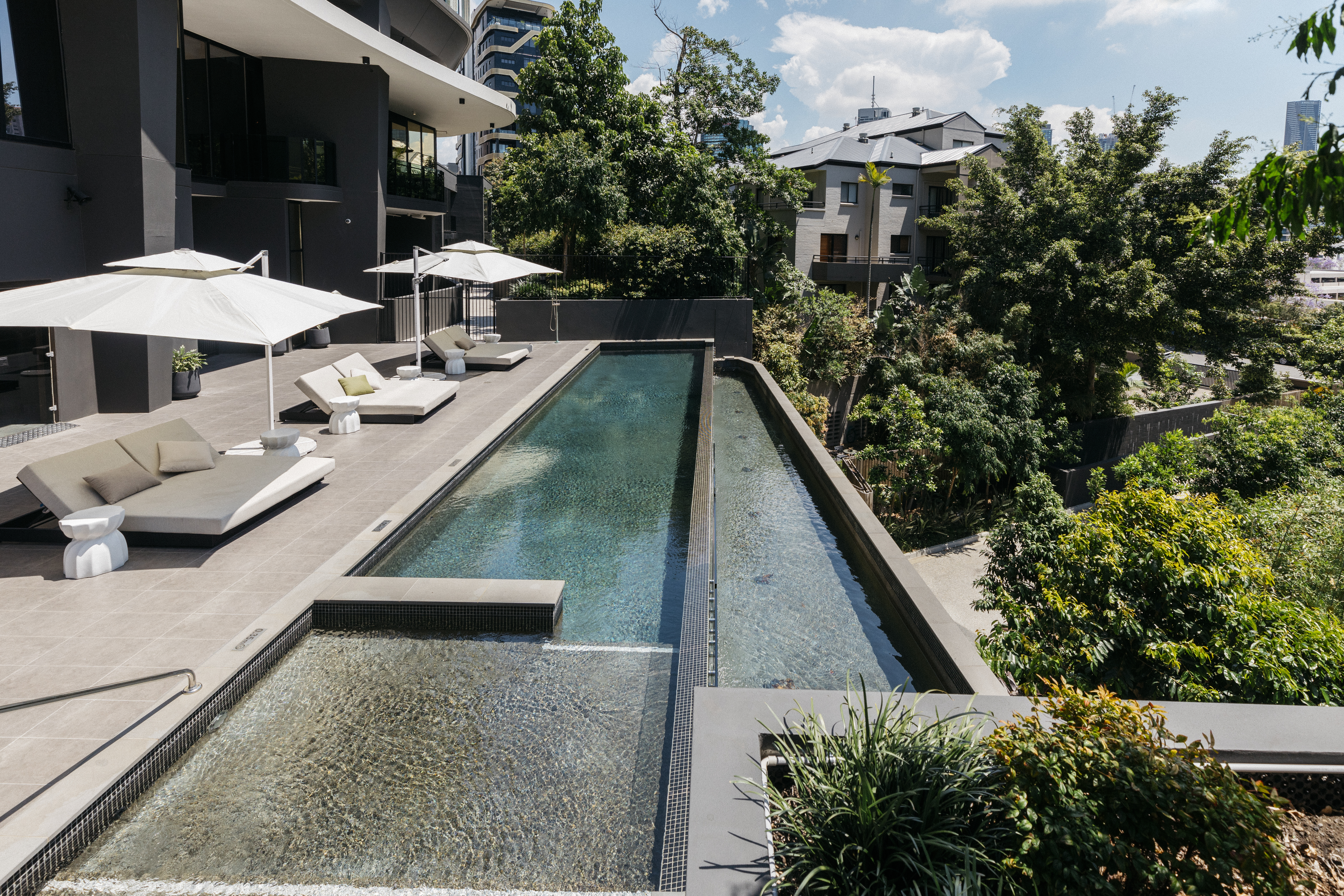 Outdoor Pool - Kangaroo Point Apartments by Urban Rest - Brisbane