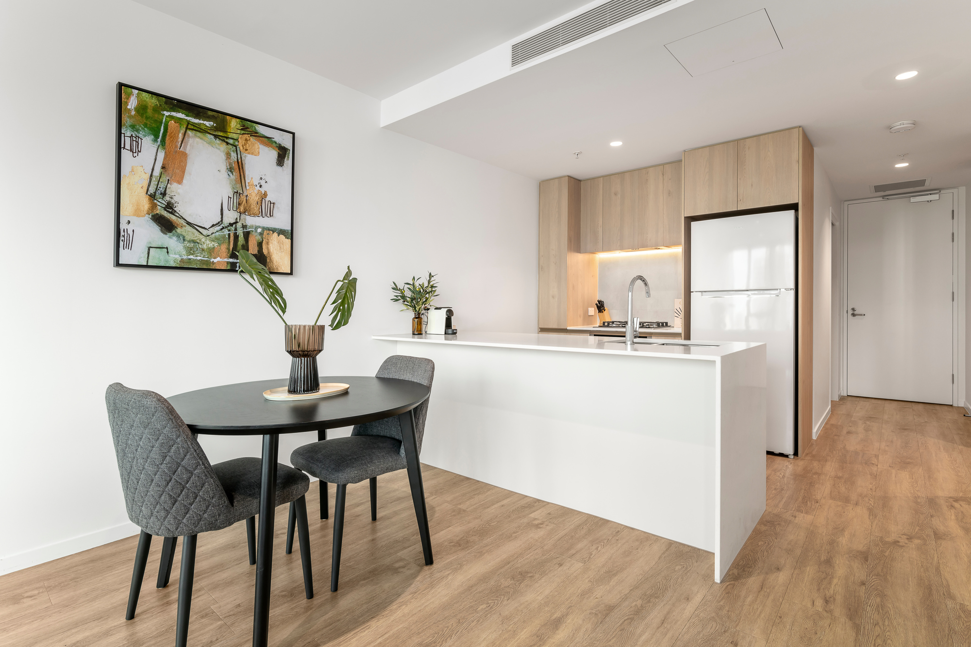 Kitchen - Kangaroo Point Apartments by Urban Rest - Brisbane