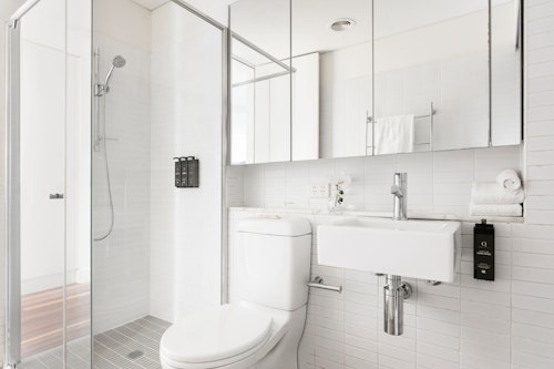 Bathroom - Crown Street Apartments by Urban Rest - Surry Hills, Sydney