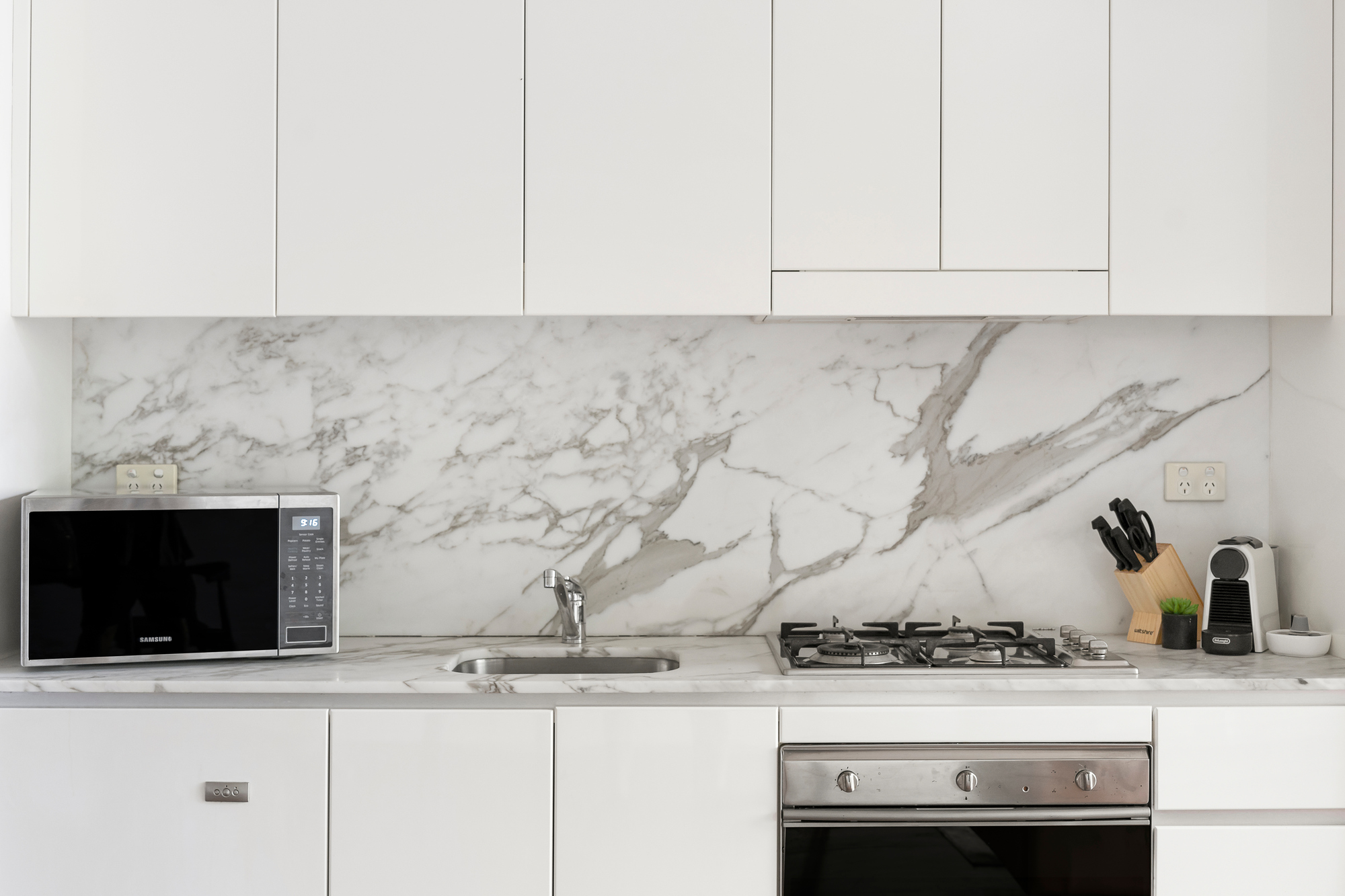 Kitchen - Crown Street Apartments by Urban Rest - Surry Hills, Sydney